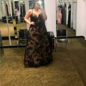 Elegant Black Lace Evening Gown